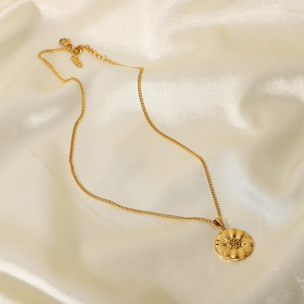 Daisy Necklace - Picture 4 of 7